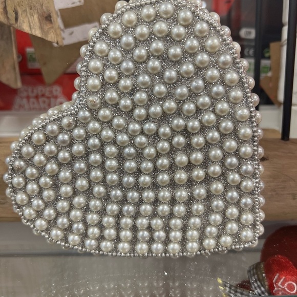 Elegant Pearl Heart Decor - Romantic Accent Piece - Picture 5 of 9